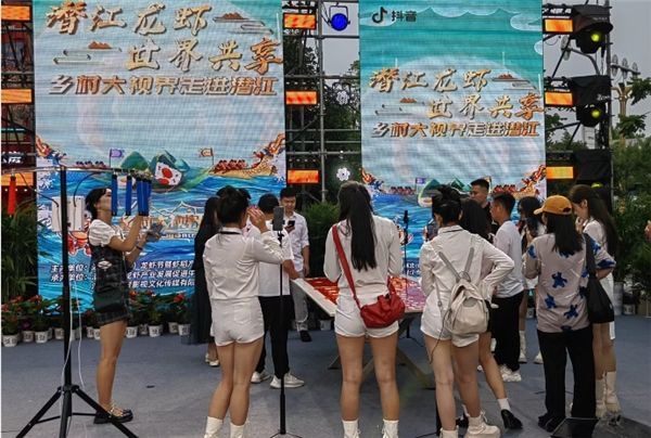 彬江vs拖船直播视频，一场江西小镇的土味对决凭什么火遍全网？